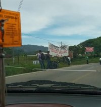 FNLS instaló bloqueo-boteo sobre el tramo carretero Ocosingo-San Cristóbal