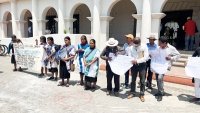Indígenas de Cancúc se manifiestan en palacio de justicia