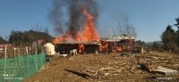 Se incendia humilde casa de madera en Chamula