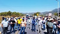 28 comunidades se deslindan del bloqueo en Teopisca, pero también quieren la renuncia de Josefa Sánchez