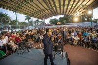 Eduardo Ramírez dialoga y otorga apoyos a Tuxtlecos