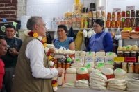Locatarios del Mercado José Castillo Tielemans, reciben a Polo Morales