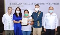 Rutilio Escandón entrega permisos para vehículos tipo mototaxi a transportistas de Acala