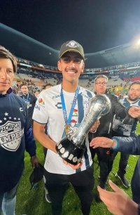 Un Coleto campeón del futbol mexicano con los Tuzos del Pachuca 