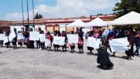 Desplazadas de Chalchihuitán se manifiesta en Plaza Catedral de SCLC