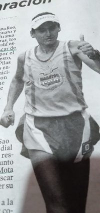 Óscar de los Santos logró el tricampeonato del Ultramaratón en el Caribe Mexicano 