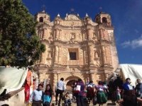 Piden hoteleros retirar a vendedores de la Plaza Santo Domingo de San Cristóbal