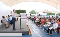 Rutilio Escandón responde añeja demanda con entrega de escrituras públicas en Cintalapa