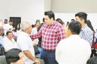 Mantiene Carlos Molina diálogo con diferentes sectores