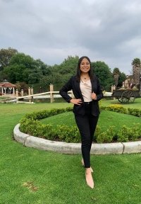 Montserrat Ramos Díaz, se graduó como Licenciada en Economía