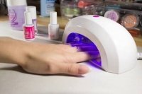 Uso excesivo de gelish (esmalte en gel) en las uñas puede causar cáncer: IMSS