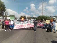 Universitarios marcharon por el libramiento en demanda de pago de becas   Jesús Gómez /ASICh