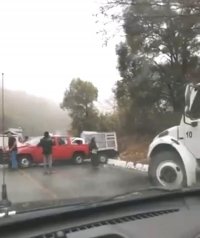 Fuerte accidente automovilístico en carreta de Teopisca deja varios lesionados    