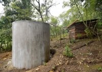 Entrega Ayuntamiento de San Cristóbal 25 tanques de ferrocemento en la localidad Matasano