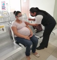 Vacunarse contra COVID-19 puede salvar la vida del binomio madre e hijo: Salud