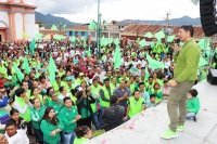 Abarrota Marco Cancino la Plazuela de La Merced; miles le manifiestan su apoyo