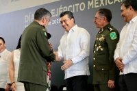 Rutilio Escandón y comandante de la 7ª Región Militar conmemoran Día del Ejército Mexicano