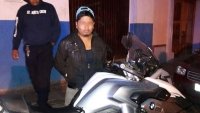 Por querer estrenar moto lujosa, policía de SCLC detiene a Fredy “N” de 25 años de edad