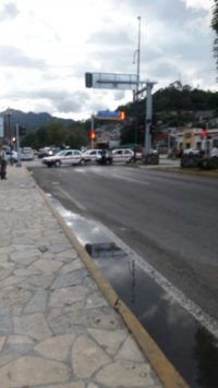 Tras aparatoso choque taxistas bloquean Boulevard de SCLC  