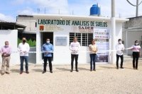 Entrega Rutilio Escandón apoyos a productores de caña e inaugura Laboratorio de Análisis de Suelos