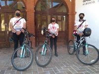 Paramédicos recorren SCLC en bicicleta durante Semana Santa 