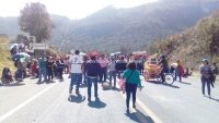 Padres bloquean carreteras de Chiapas por la falta de atención a escuelas dañadas por terremoto