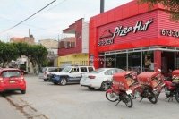Asaltan a mujer dentro de Pizzería en la zona Oriente de Tuxtla