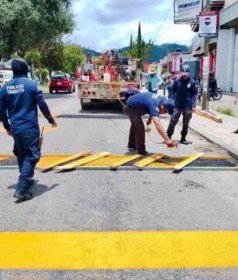 Instala Tránsito Municipal vibrorrayas en puntos estratégicos para fortalecer la seguridad vial en San Cristóbal