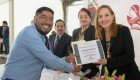Reconocen a docentes de San Cristóbal por 30 años de servicio en emotivo homenaje magisterial
