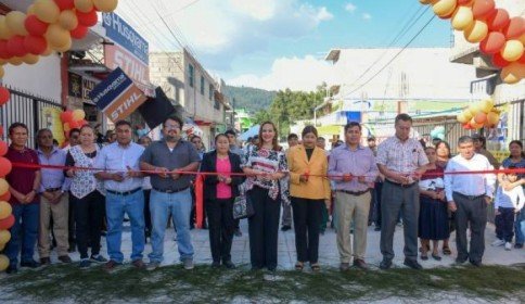 Inauguran rehabilitación de drenaje y pavimentación de la calle General Zaragoza en la 5 de Mayo
