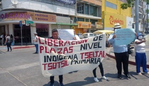 Maestros bloquean Tuxtla ante el rechazo a más de 150 plazas y la contratación masiva de interinos