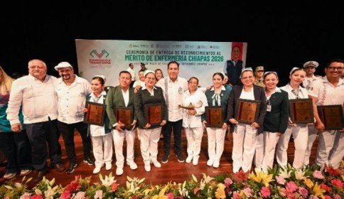 Eduardo Ramírez Aguilar reconoce al personal de enfermería e instala el Comité Estatal de Partería