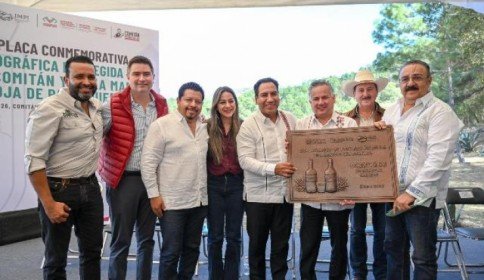 Eduardo Ramírez y titular del IMPI, Santiago Nieto, entregan Indicación Geográfica del Comiteco de Comitán