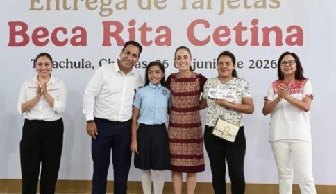 En Tapachula, presidenta Claudia Sheinbaum entrega tarjetas de la Beca Rita Cetina