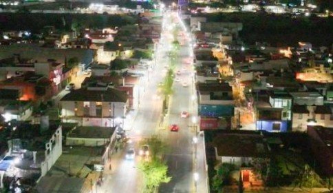 Modernizan acceso principal con nuevo alumbrado público en San Cristóbal
