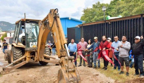 Inicia obra integral en la colonia El Tejar para fortalecer la infraestructura hidráulica y vial de San Cristóbal
