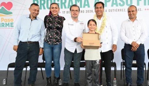 En Tuxtla Gutiérrez, Eduardo Ramírez y Paco Chacón entregan apoyos del programa A Paso Firme