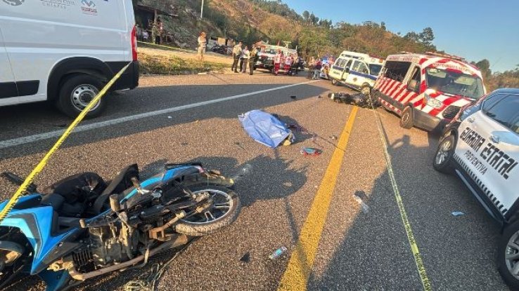 Tragedia en la autopista SCLC, muere trabajador tras impacto entre motocicletas