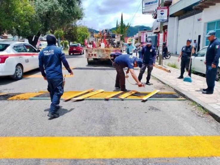 Instala Tr&aacute;nsito Municipal vibrorrayas en puntos estrat&eacute;gicos para fortalecer la seguridad vial en San Crist&oacute;bal