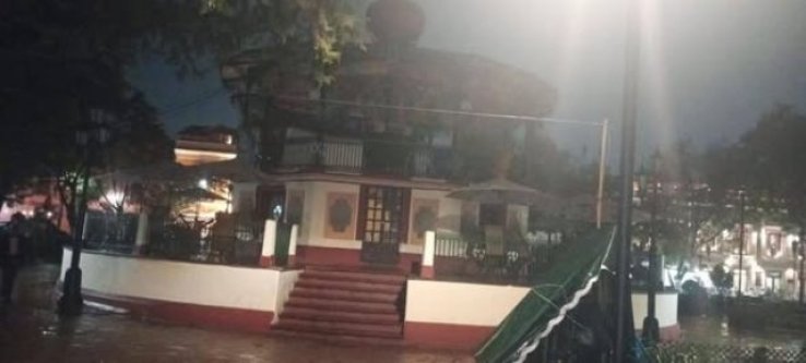 Atienden autoridades municipales afectaciones por ruptura de cableado en el centro de San Crist&oacute;bal
