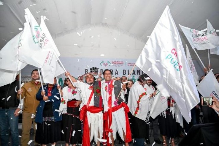 En Huixt&aacute;n, Eduardo Ram&iacute;rez levanta segunda bandera blanca por la alfabetizaci&oacute;n