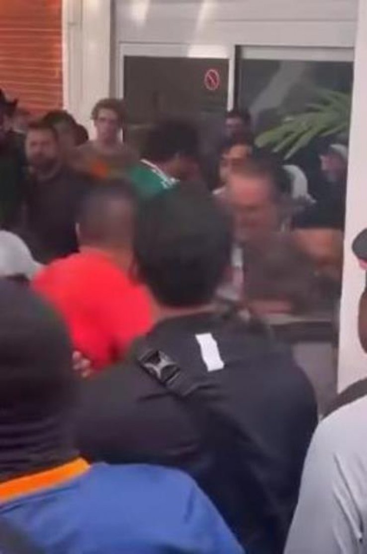 Se registran conatos de bronca entre docentes de la CNTE y ciudadanos en el aeropuerto de Tuxtla