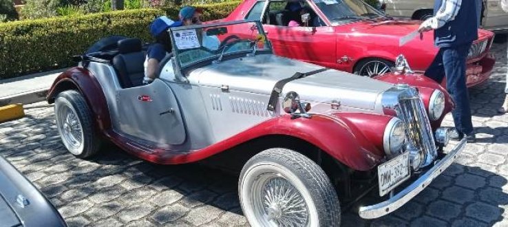 Exhiben autos antiguos en San Crist&oacute;bal, lo recaudado se destinar&aacute; a Casa Hogar