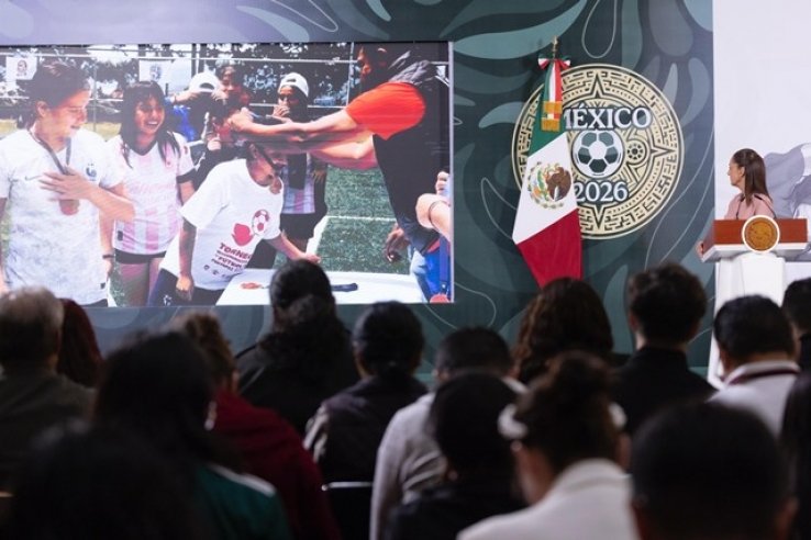 Los 520 boletos para el Mundial de Futbol que llegaron al Gobierno de M&eacute;xico se regalaron a los ganadores del Mundial Social: Presidenta Claudia Sheinbaum