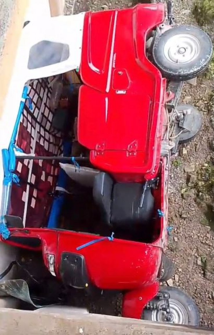 Dos lesionados graves al volcar mototaxi en San Juan Canc&uacute;c