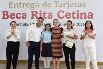 En Tapachula, presidenta Claudia Sheinbaum entrega tarjetas de la Beca Rita Cetina