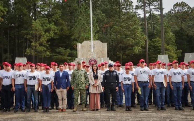 Reconocen el compromiso de la juventud en entrega de cartillas del Servicio Militar Nacional
