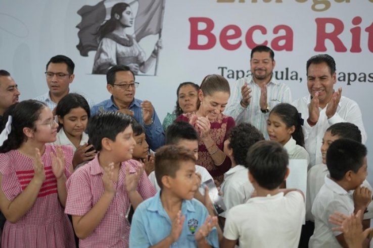 El objetivo es que las familias tengan lo indispensable para llevar a sus hijos a la escuela: Presidenta Claudia Sheinbaum entrega Beca Rita Cetina en Tapachula