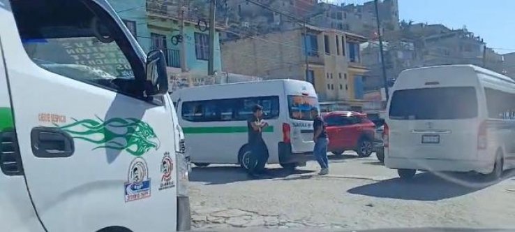 Tras choque, transportistas protagonizan pelea en San Crist&oacute;bal