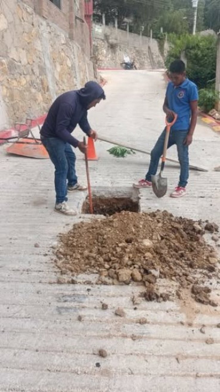 Atiende el SAPAM San Crist&oacute;bal reportes por drenaje colapsado en la colonia Las Minas